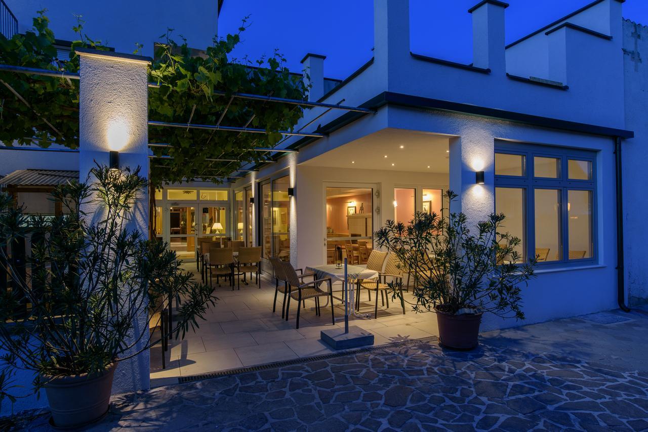 Hotel Zachs Санкт-Маргаретен-им-Бургенланд Экстерьер фото